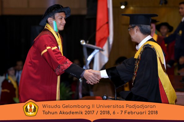Wisuda Unpad Gel I I TA 2017-2018 Fakultas perikanan dan kelautan oleh Rektor 013