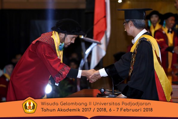 Wisuda Unpad Gel I I TA 2017-2018 Fakultas perikanan dan kelautan oleh Rektor 017
