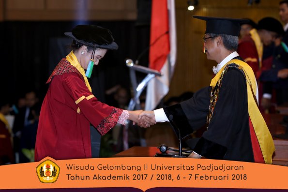Wisuda Unpad Gel I I TA 2017-2018 Fakultas perikanan dan kelautan oleh Rektor 028