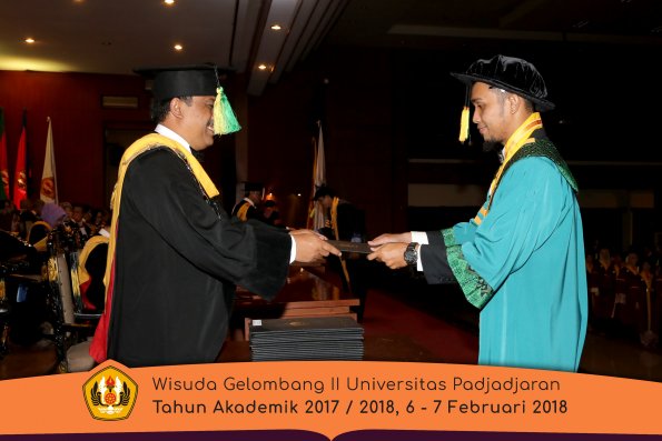 Wisuda Unpad Gel I I TA 2017-2018 Fakultas Ilmu Komunikasi oleh Dekan 011