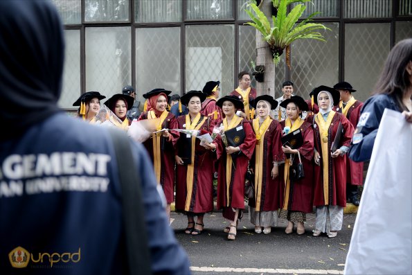 LIPUTAN WISUDA UNPAD GEL II TA 2023-2024 SESI 1 (141)