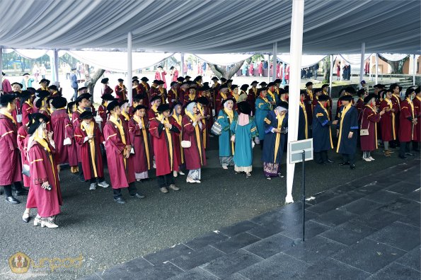 LIPUTAN WISUDA UNPAD GEL II TA 2023-2024 SESI 1 (16)