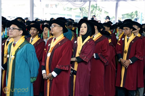 LIPUTAN WISUDA UNPAD GEL II TA 2023-2024 SESI 1 (29)