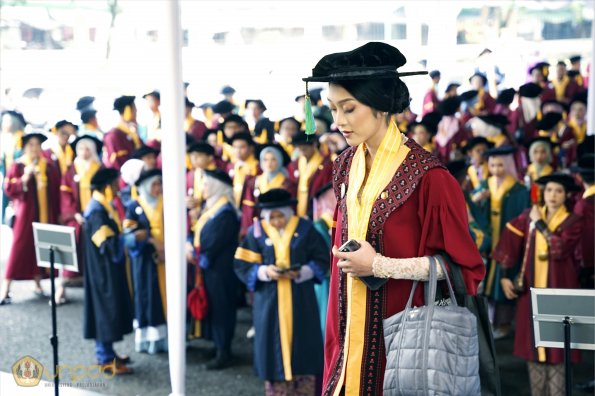 LIPUTAN WISUDA UNPAD GEL II TA 2023-2024 SESI 1 (32)