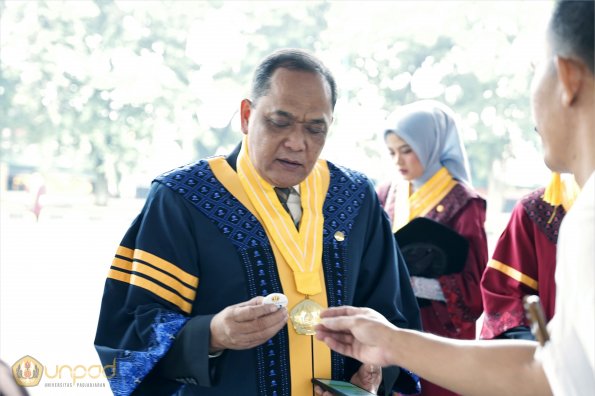 LIPUTAN WISUDA UNPAD GEL II TA 2023-2024 SESI 1 (4)