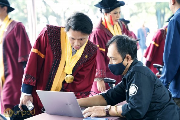 LIPUTAN WISUDA UNPAD GEL II TA 2023-2024 SESI 1 (6)