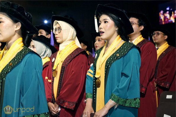 LIPUTAN WISUDA UNPAD GEL II TA 2023-2024 SESI 1 (81)