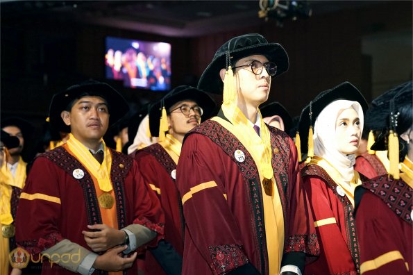 LIPUTAN WISUDA UNPAD GEL II TA 2023-2024 SESI 1 (90)