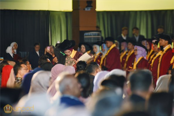 LIPUTAN WISUDA UNPAD GEL II TA 2023-2024  (136)