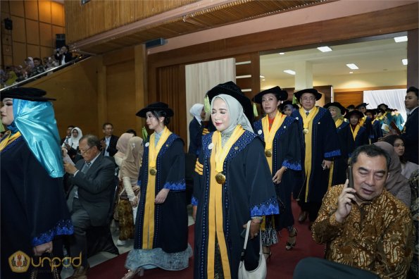 LIPUTAN WISUDA UNPAD GEL II TA 2023-2024  (25)