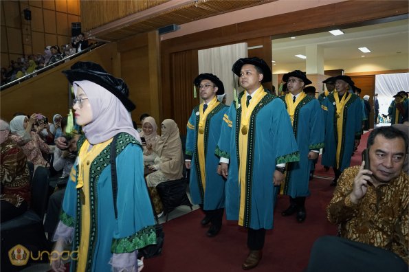 LIPUTAN WISUDA UNPAD GEL II TA 2023-2024  (28)