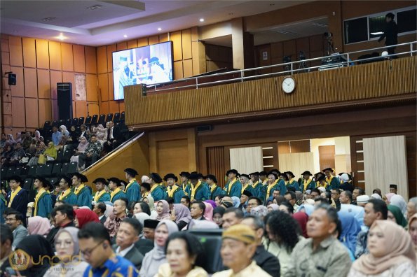 LIPUTAN WISUDA UNPAD GEL II TA 2023-2024  (29)