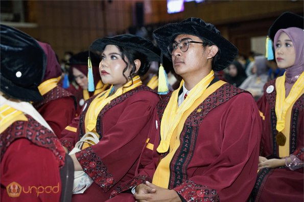 LIPUTAN WISUDA UNPAD GEL II TA 2023-2024  (31)