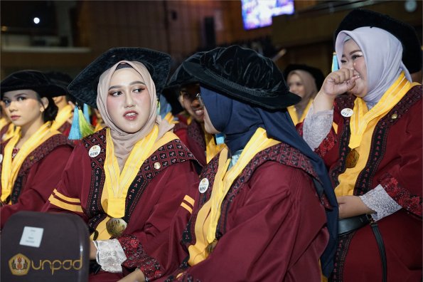 LIPUTAN WISUDA UNPAD GEL II TA 2023-2024  (34)