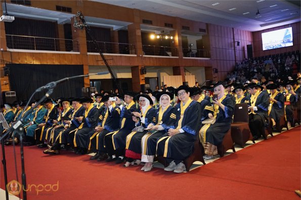 LIPUTAN WISUDA UNPAD GEL II TA 2023-2024  (46)