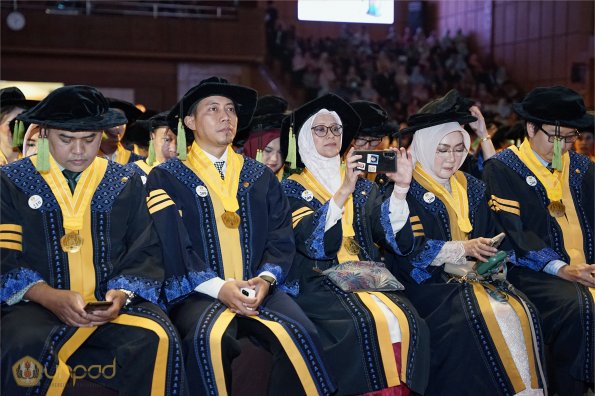 LIPUTAN WISUDA UNPAD GEL II TA 2023-2024  (48)