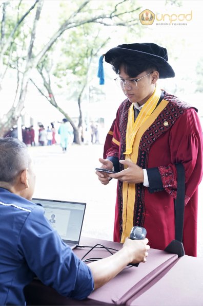 LIPUTAN WISUDA UNPAD GEL II TA 2023-2024 SESI III (11)