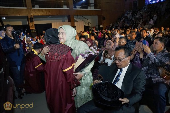 LIPUTAN WISUDA UNPAD GEL II TA 2023-2024 SESI III (135)