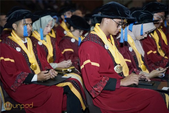 LIPUTAN WISUDA UNPAD GEL II TA 2023-2024 SESI III (145)