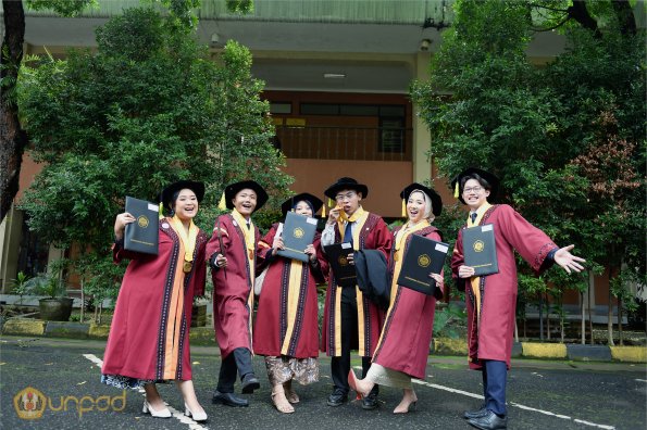 LIPUTAN WISUDA UNPAD GEL II TA 2023-2024 SESI III (152)