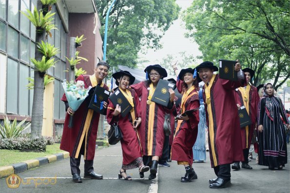 LIPUTAN WISUDA UNPAD GEL II TA 2023-2024 SESI III (156)