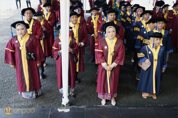 LIPUTAN WISUDA UNPAD GEL II TA 2023-2024 SESI III (16)