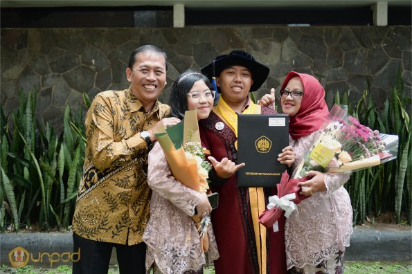 LIPUTAN WISUDA UNPAD GEL II TA 2023-2024 SESI III (162)