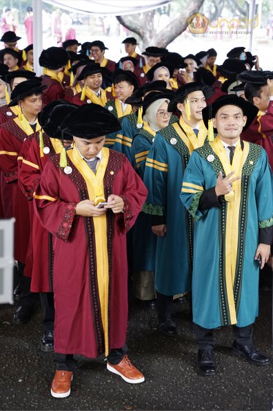 LIPUTAN WISUDA UNPAD GEL II TA 2023-2024 SESI III (18)