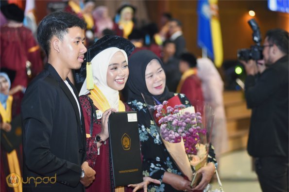 LIPUTAN WISUDA UNPAD GEL II TA 2023-2024 SESI III (184)