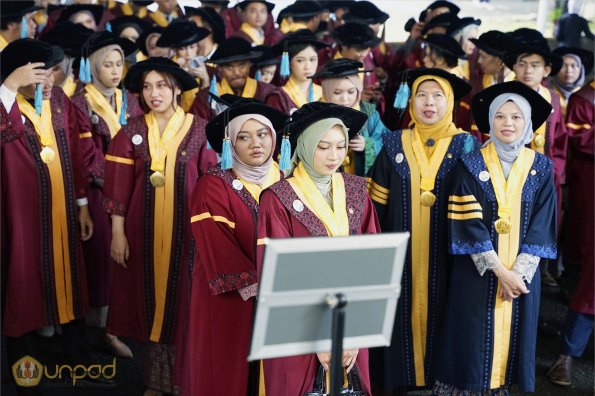 LIPUTAN WISUDA UNPAD GEL II TA 2023-2024 SESI III (20)