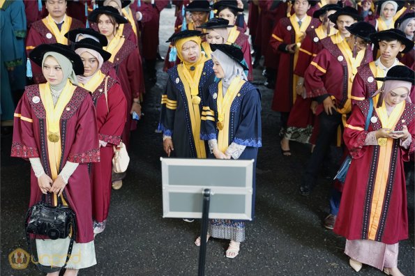 LIPUTAN WISUDA UNPAD GEL II TA 2023-2024 SESI III (21)