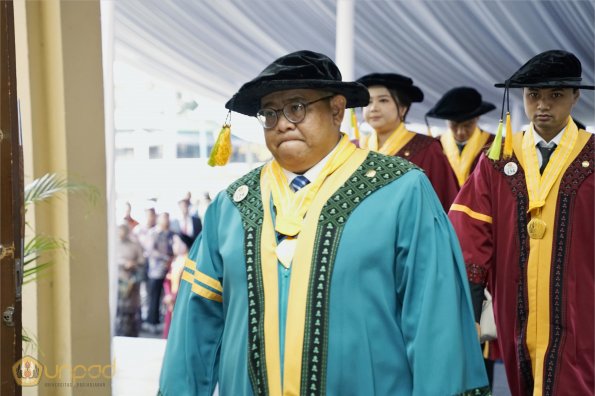 LIPUTAN WISUDA UNPAD GEL II TA 2023-2024 SESI III (25)