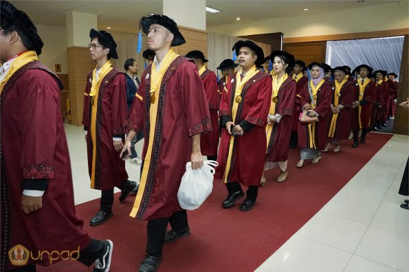 LIPUTAN WISUDA UNPAD GEL II TA 2023-2024 SESI III (34)