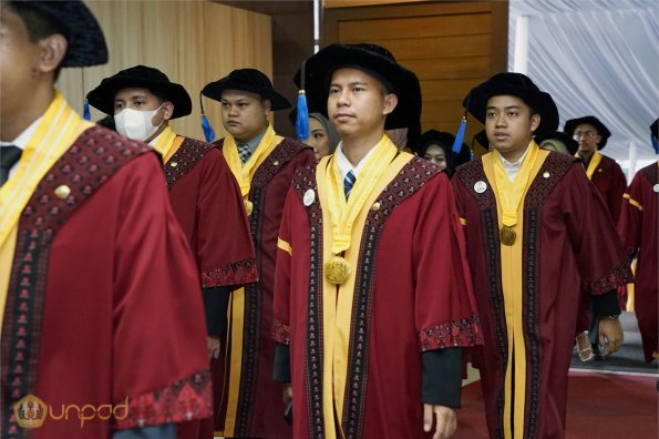 LIPUTAN WISUDA UNPAD GEL II TA 2023-2024 SESI III (35)