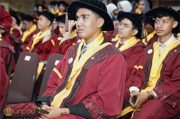 LIPUTAN WISUDA UNPAD GEL II TA 2023-2024 SESI III (39)