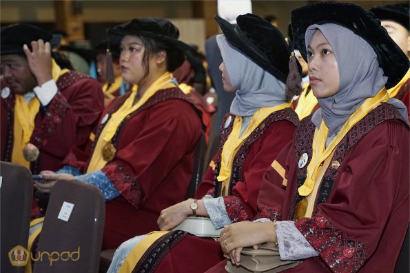 LIPUTAN WISUDA UNPAD GEL II TA 2023-2024 SESI III (43)