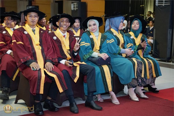 LIPUTAN WISUDA UNPAD GEL II TA 2023-2024 SESI III (46)