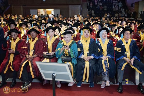 LIPUTAN WISUDA UNPAD GEL II TA 2023-2024 SESI III (47)