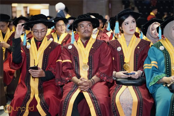 LIPUTAN WISUDA UNPAD GEL II TA 2023-2024 SESI III (48)