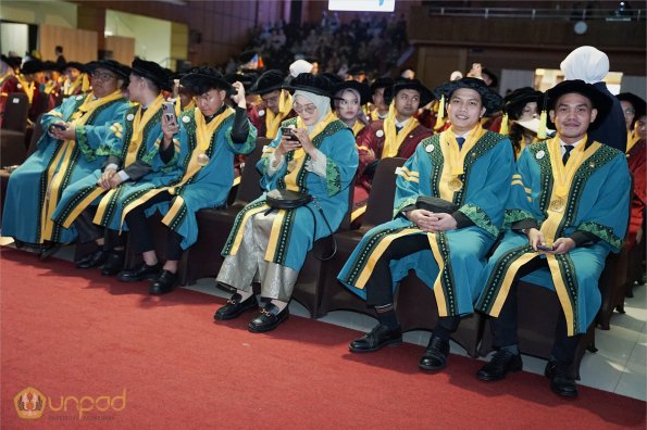 LIPUTAN WISUDA UNPAD GEL II TA 2023-2024 SESI III (50)