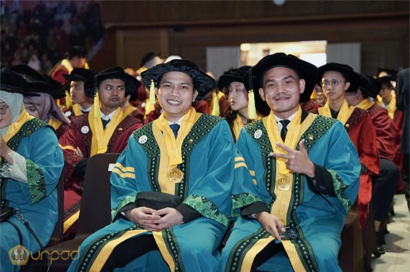 LIPUTAN WISUDA UNPAD GEL II TA 2023-2024 SESI III (51)