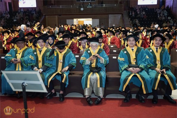 LIPUTAN WISUDA UNPAD GEL II TA 2023-2024 SESI III (52)