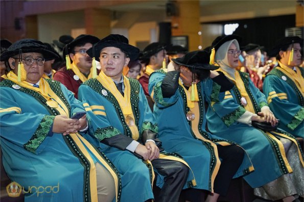 LIPUTAN WISUDA UNPAD GEL II TA 2023-2024 SESI III (53)