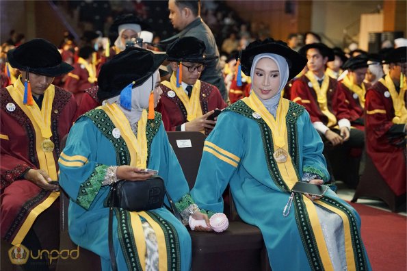 LIPUTAN WISUDA UNPAD GEL II TA 2023-2024 SESI III (55)