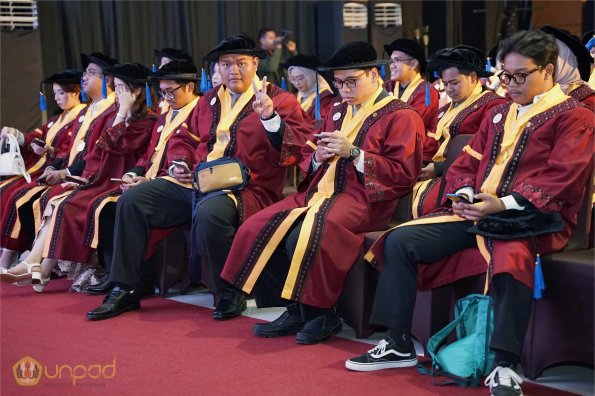 LIPUTAN WISUDA UNPAD GEL II TA 2023-2024 SESI III (56)