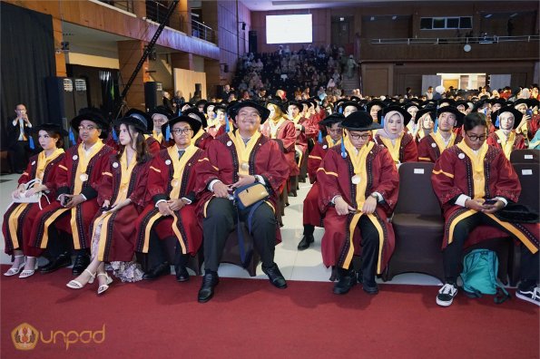 LIPUTAN WISUDA UNPAD GEL II TA 2023-2024 SESI III (58)