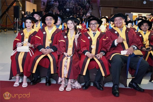 LIPUTAN WISUDA UNPAD GEL II TA 2023-2024 SESI III (59)