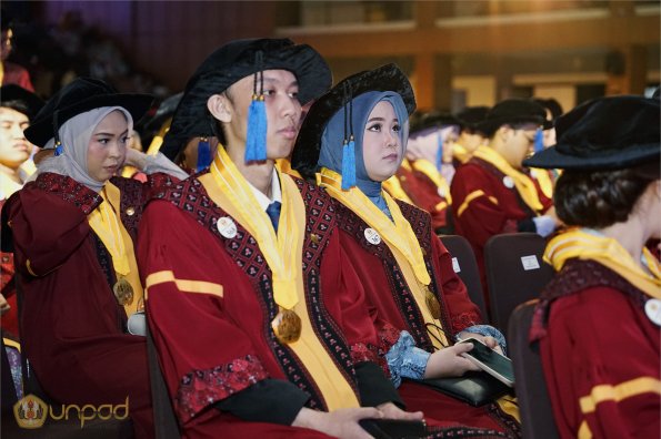 LIPUTAN WISUDA UNPAD GEL II TA 2023-2024 SESI III (60)