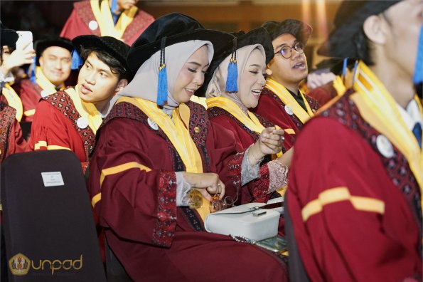 LIPUTAN WISUDA UNPAD GEL II TA 2023-2024 SESI III (61)