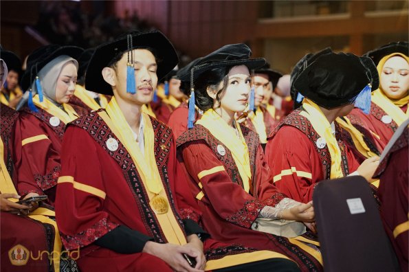 LIPUTAN WISUDA UNPAD GEL II TA 2023-2024 SESI III (62)